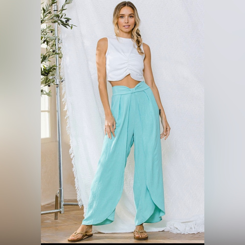 Long pleated petal pants with Bow waist.